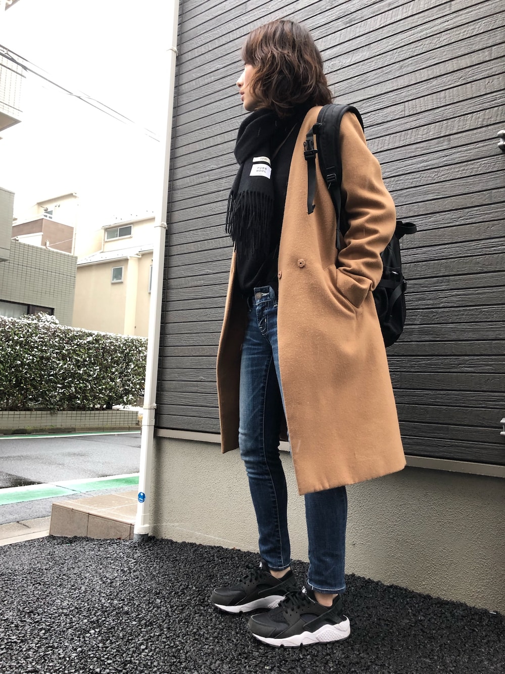 「お気に入りの服でデートに行こう、オトナカジュアル、お洒落さんとつながりたい、シンプル、カジュアルコーデ、チェスターコート、エアハラチ、ノースフェイス リュック」｜「LEPSIMのアイテム（チェスターコート、ベージュ系）」を使った、y☺︎uさん（レディース・157cm）の冬コーディネートの1枚目の写真