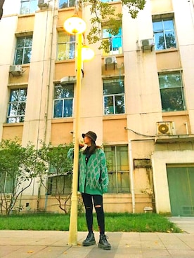 「STUSSY（ステューシー）のアイテム（キャップ、ブラック系）」を使った、flory-dxhさん（レディース）の冬コーディネート