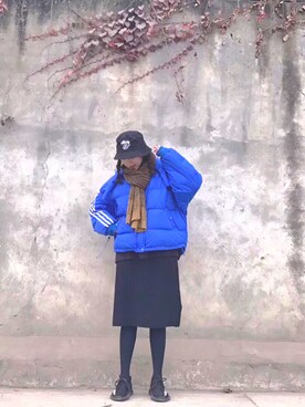 「adidas（アディダス）のアイテム（シューズ、ブラック系）」を使った、flory-dxhさん（レディース）の冬コーディネート