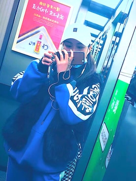 「sinostageのアイテム（キャップ、ホワイト系）」を使った、flory-dxhさん（レディース）の冬コーディネート