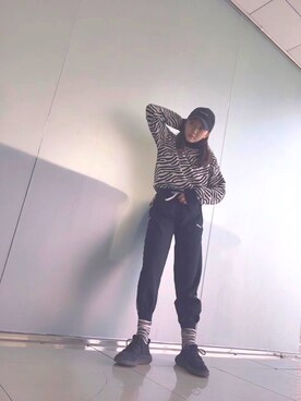 「Happy Socks（ハッピーソックス）のアイテム（ソックス/靴下、ホワイト系）」を使った、flory-dxhさん（レディース）の冬コーディネート