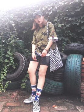 「VANS（バンズ）のアイテム（シューズ、ホワイト系）」を使った、flory-dxhさん（レディース）の冬コーディネート