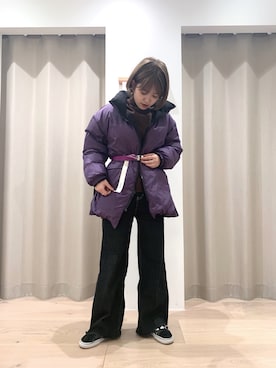 「パープル×黒」｜「アイテム（デニムパンツ）」を使った、mai togoさん（レディース・156cm）の冬コーディネート