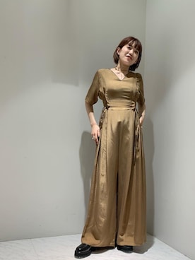 「アイテム（ジャンパースカート、イエロー系）」を使った、mai togoさん（レディース・156cm）の秋コーディネート