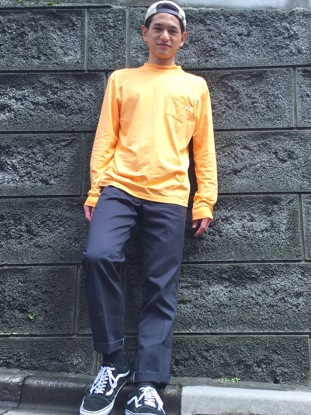 「palace、supreme、VANS」｜「PALACEのアイテム（Tシャツ/カットソー、イエロー系）」を使った、shota watanabeさん（メンズ・179cm）の冬コーディネートの1枚目の写真