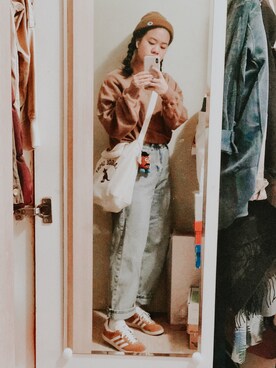 「5（ファイブ）のアイテム（パンツ）」を使った、林侑萱さん（レディース・158cm）の秋コーディネート