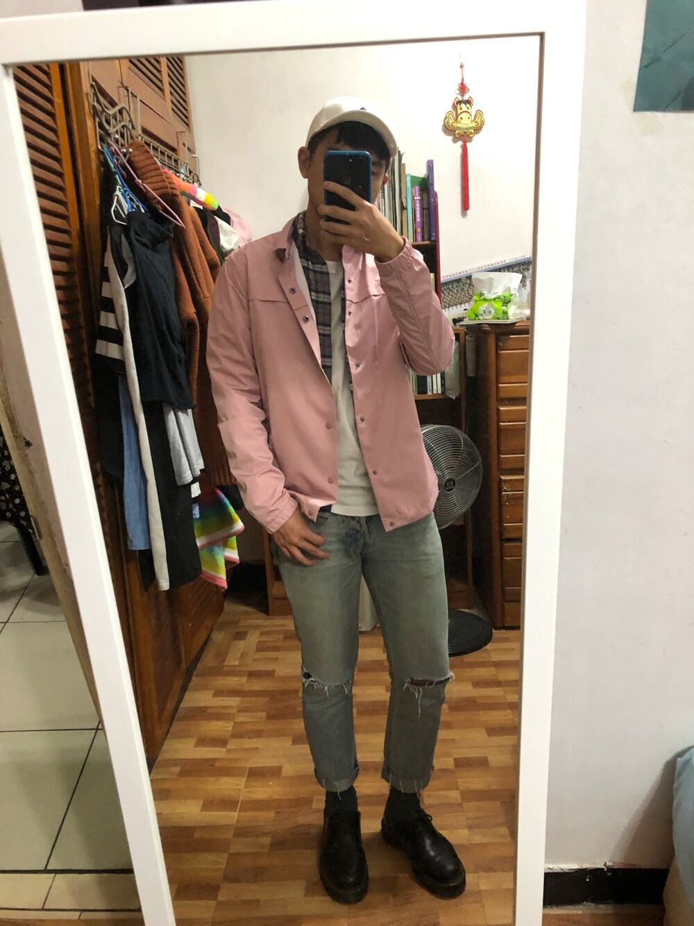 「pink、ZARA、HOLLISTER、Taiwan、DrMartens」｜「ZARAのアイテム（ナイロンジャケット、ピンク系）」を使った、ZhengQiHongさん（メンズ・172cm）の冬コーディネートの1枚目の写真