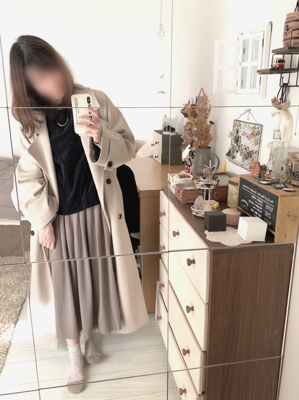 「トレンチコート、休日スタイル、ラクチンコーデ、オトナ女子、くすみカラー」｜「KBFのウールBIGトレンチコート（トレンチコート、ベージュ系）」を使った、marさん（レディース・155cm）の春コーディネートの1枚目の写真