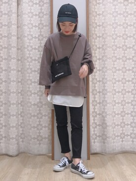 「earth music&ecology（アースミュージックアンドエコロジー）のスキスキスキニー（カラー）＊（その他パンツ）」を使った、MAMIさん（レディース・155cm）の秋コーディネート