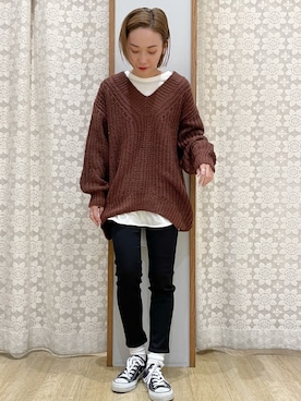 「earth music&ecology（アースミュージックアンドエコロジー）のスキスキスキニー（カラー）＊（その他パンツ）」を使った、MAMIさん（レディース・155cm）の秋コーディネート