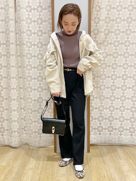 「earth music&ecology（アースミュージックアンドエコロジー）のアイテム（ショルダーバッグ、ブラック系）」を使った、MAMIさん（レディース・155cm）の冬コーディネート