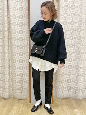 「earth music&ecology（アースミュージックアンドエコロジー）のアイテム（ショルダーバッグ、ブラック系）」を使った、MAMIさん（レディース・155cm）の冬コーディネート