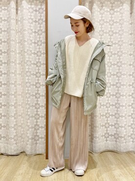 「earth music&ecology（アースミュージックアンドエコロジー）のベロアプリーツストレートパンツ　＊（その他パンツ）」を使った、MAMIさん（レディース・155cm）の冬コーディネート