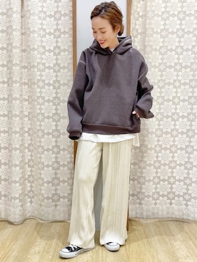 「earth music&ecology（アースミュージックアンドエコロジー）のベロアプリーツストレートパンツ　＊（その他パンツ）」を使った、MAMIさん（レディース・155cm）の冬コーディネート