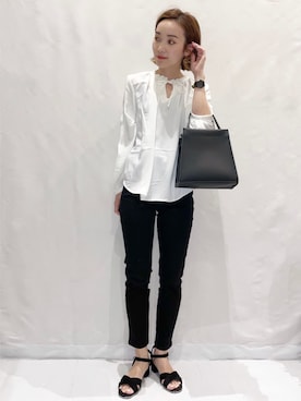 「earth music&ecology（アースミュージックアンドエコロジー）のアイテム（ショルダーバッグ、ブラック系）」を使った、MAMIさん（レディース・155cm）の春コーディネート