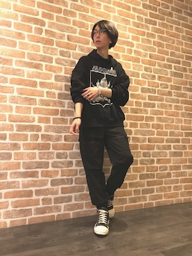 「DANKE SCHON（ダンケシェーン）のDankeSchon/ダンケシェーン/マルチポケットカーゴパンツ（その他パンツ、ブラック系）」を使った、Dsuke kobayashiさん（メンズ・177cm）の春コーディネート