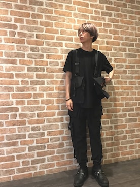 「DANKE SCHON（ダンケシェーン）のDankeSchon/ダンケシェーン/ストレッチサコッシュベスト（ベスト、ブラック系）」を使った、Dsuke kobayashiさん（メンズ・177cm）の春コーディネート