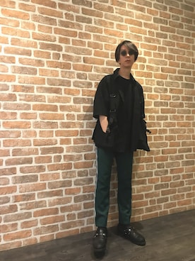 「DANKE SCHON（ダンケシェーン）のDankeSchon/ダンケシェーン/ストレッチナイロンベスト（ベスト、ブラック系）」を使った、Dsuke kobayashiさん（メンズ・177cm）の春コーディネート