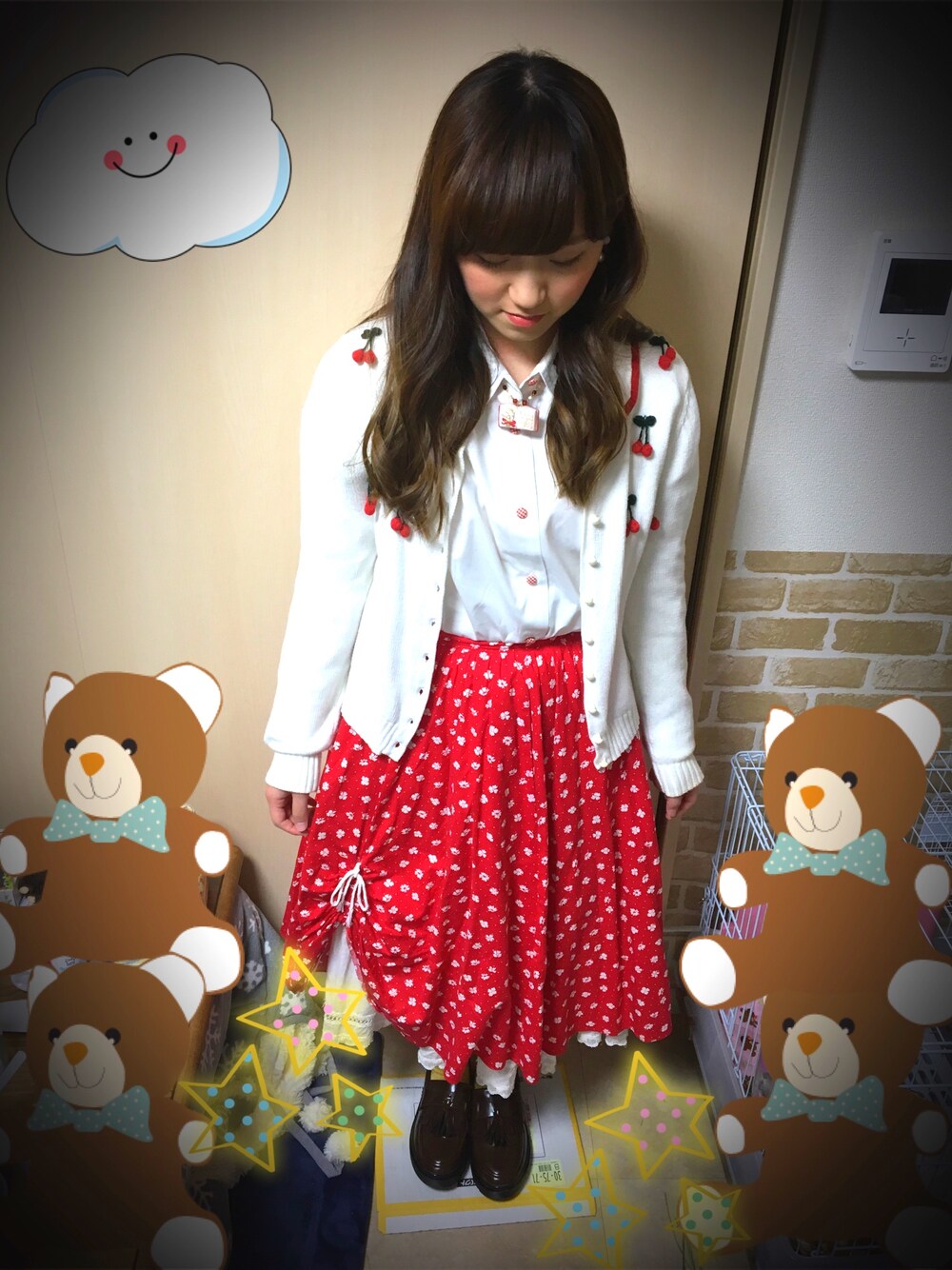 「＃カーディガン、#ブラウス、タッセルローファー、#古着、＃スカート」｜「collectif (in London)のアイテム（カーディガン/ボレロ、ホワイト系）」を使った、さやかさん（レディース・156cm）の冬コーディネートの1枚目の写真