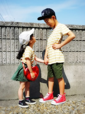 「レッド」｜「アイテム（スリッポン）」を使った、Nanana さん（キッズ・130cm）の夏コーディネート