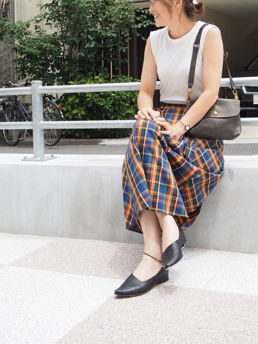 「シンプル、大人カジュアル、オトナ女子、ブラック、ノースリーブ、summer、大人ガーリー、フレアスカート、おしゃれさんと繋がりたい」｜「cava cavaの大人気　◆ cavacava (サヴァサヴァ) ◆　ポインテッドフラットパンプス　1320065（パンプス、ブラック系）」を使った、nakajimaさん（レディース・171cm）の夏コーディネートの1枚目の写真