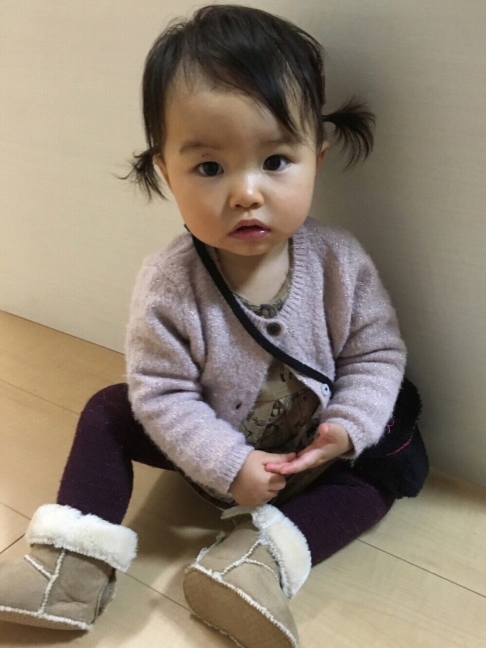 「おんなのこ、1歳、キッズコーデ、ワンピース、餅つき大会、鏡餅、ヘアクリップ、わんわん、冬コーデ」｜「Handmadeのアイテム（バレッタ/ヘアクリップ、ピンク系）」を使った、UTAさん（キッズ・70cm）の冬コーディネートの1枚目の写真