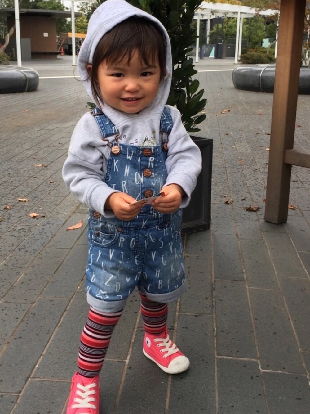 「wearhalloween2017、女の子、1歳11ヶ月、キッズコーデ、kids、サロペット、ユニコーン、雨の日コーデ、かきたん」｜「H&Mのアイテム（ヘアゴム、その他）」を使った、UTAさん（キッズ・80cm）の秋コーディネートの1枚目の写真