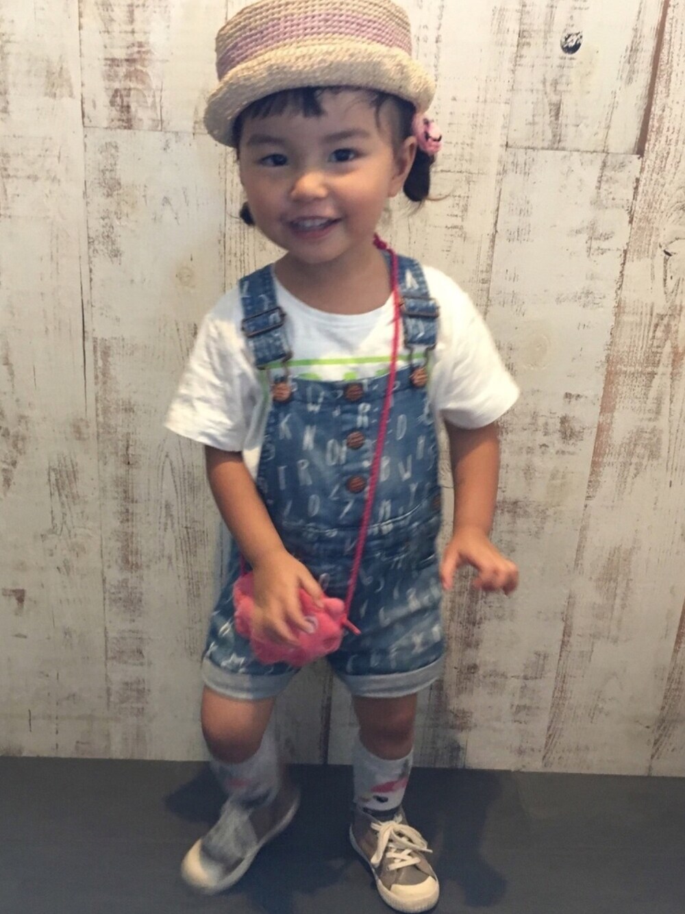 「2歳、女の子、キッズコーデ、夏コーデ、サロペット、ユニコーン、麦わらハット、kids、カジュアル」｜「Handmadeのアイテム（ハット、ベージュ系）」を使った、UTAさん（キッズ・80cm）の夏コーディネートの1枚目の写真