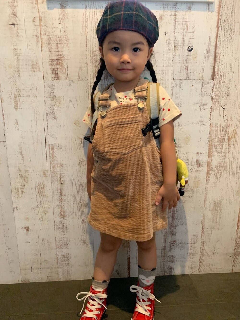 「3歳、女の子、キッズコーデ、秋コーデ、kids、コーデュロイ、ジャンスカ、ベレー帽、ハンドメイド、コンバース」｜「Handmadeのアイテム（ハンチング/ベレー帽、その他）」を使った、UTAさん（キッズ・92cm）の秋コーディネートの1枚目の写真
