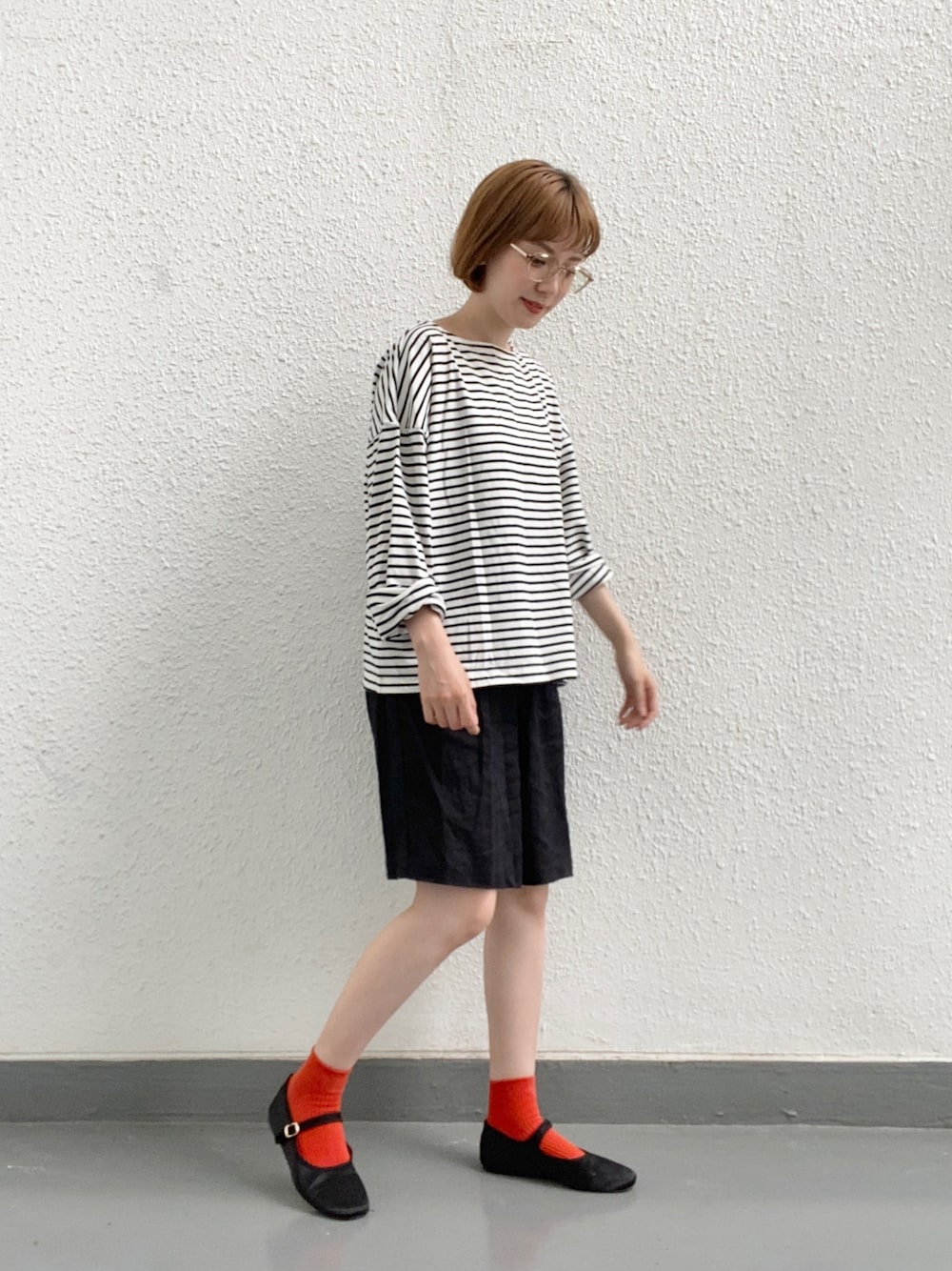「休日スタイル、パンツコーデ、楽チンコーデ、プチプラコーデ、ブラックコーデ、ハーフパンツ、ショートパンツ、ボーダートップス、ボーダー、ラフ」｜「Elsie made my dayのアイテム（Tシャツ/カットソー、ホワイト系）」を使った、トウニュウチャンさん（レディース・157cm）の夏コーディネートの1枚目の写真