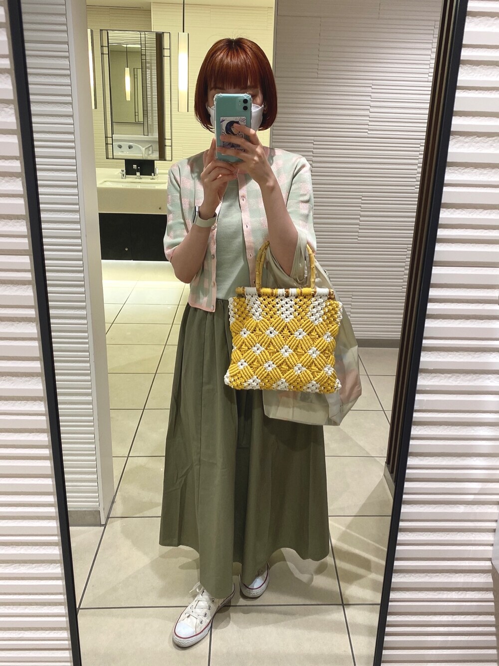 「大人カジュアル、秋カラー、シンプル、ザラ、ジーユー、ワンピース、プチプラコーデ、夏、楽チンコーデ、白スニーカー」｜「GUのアイテム（ワンピース/ドレス、グリーン系）」を使った、トウニュウチャンさん（レディース・157cm）の夏コーディネートの1枚目の写真