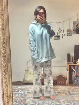 「Abercrombie&Fitch（アバークロンビーアンドフィッチ）のアイテム（パーカー）」を使った、わか奈さん（レディース・160cm）の秋コーディネート