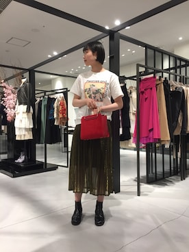 「アイテム（トートバッグ、レッド系）」を使った、永田　真由さん（レディース・170cm）の春コーディネート