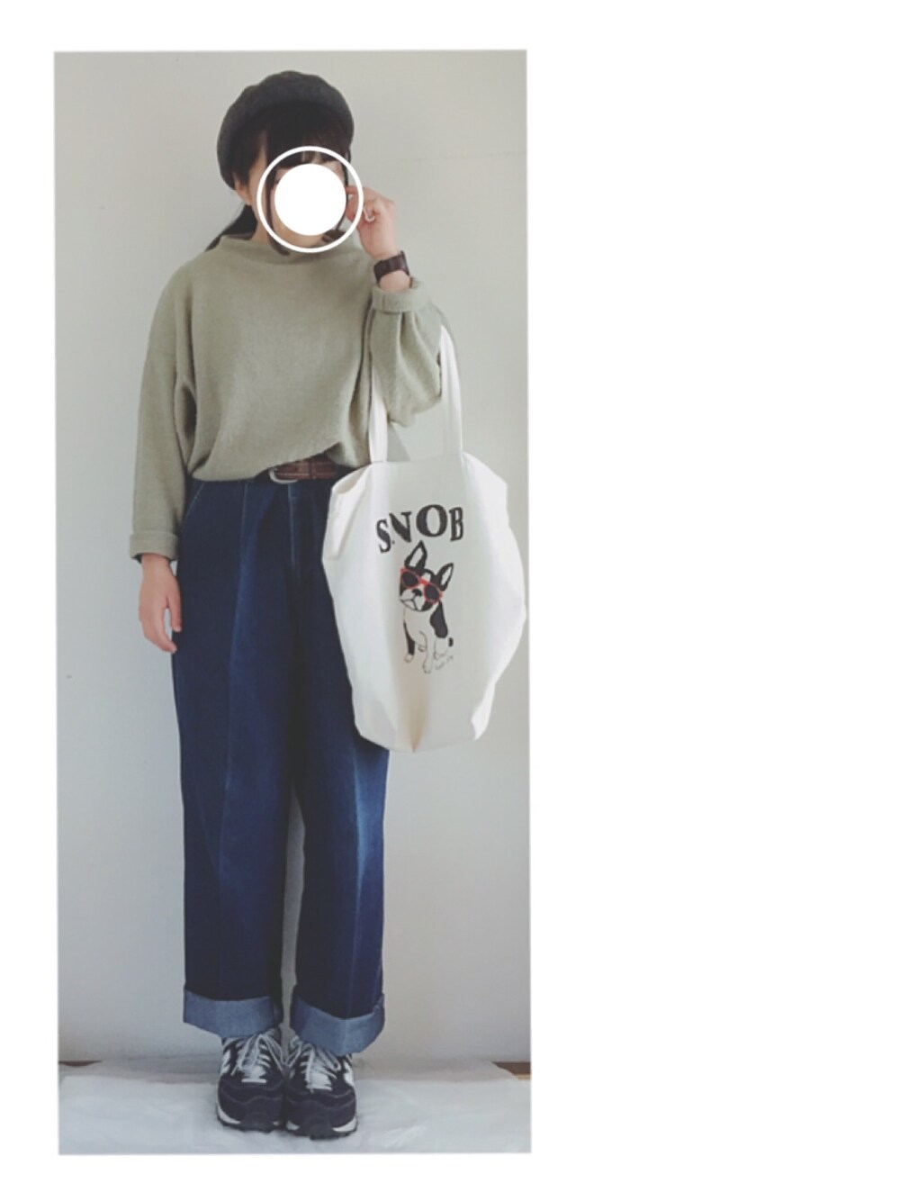 「シンプル、ベレー帽、春、ワイドパンツ、ハイウエスト、ゆるニット、腕時計、ニューバランス、トートバッグ」｜「sinacovaのアイテム（デニムパンツ、ブルー系）」を使った、kujira*○さん（レディース・155cm）の冬コーディネートの1枚目の写真