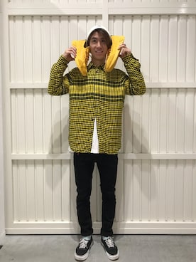 「デニムから始まったライフスタイルブランド」｜「アイテム（トップス）」を使った、BANさん（メンズ・172cm）の春コーディネート