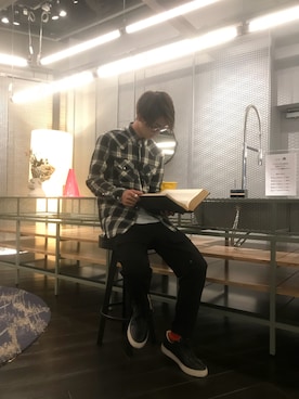 「デニムから始まったライフスタイルブランド」｜「アイテム（トップス）」を使った、BANさん（メンズ・172cm）の春コーディネート