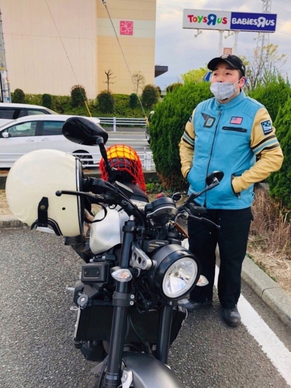 「お迎えコーデ、バイク、レザージャケット、ワークパンツ、おしゃれさんと繋がりたい、大型二輪、キャップ」｜「AVIREXのAVIREX×NEW ERA/アヴィレックス×ニューエラ/9TWENTY　゛TOM CAT゛/ナイントウェンティー　トムキャット（キャップ、ブラック系）」を使った、ゆじぱぱさん（メンズ・172cm）の春コーディネートの1枚目の写真
