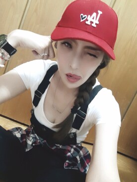 「H&M（エイチ・アンド・エム）のアイテム（Tシャツ/カットソー、ホワイト系）」を使った、Karinさん（レディース）の秋コーディネート