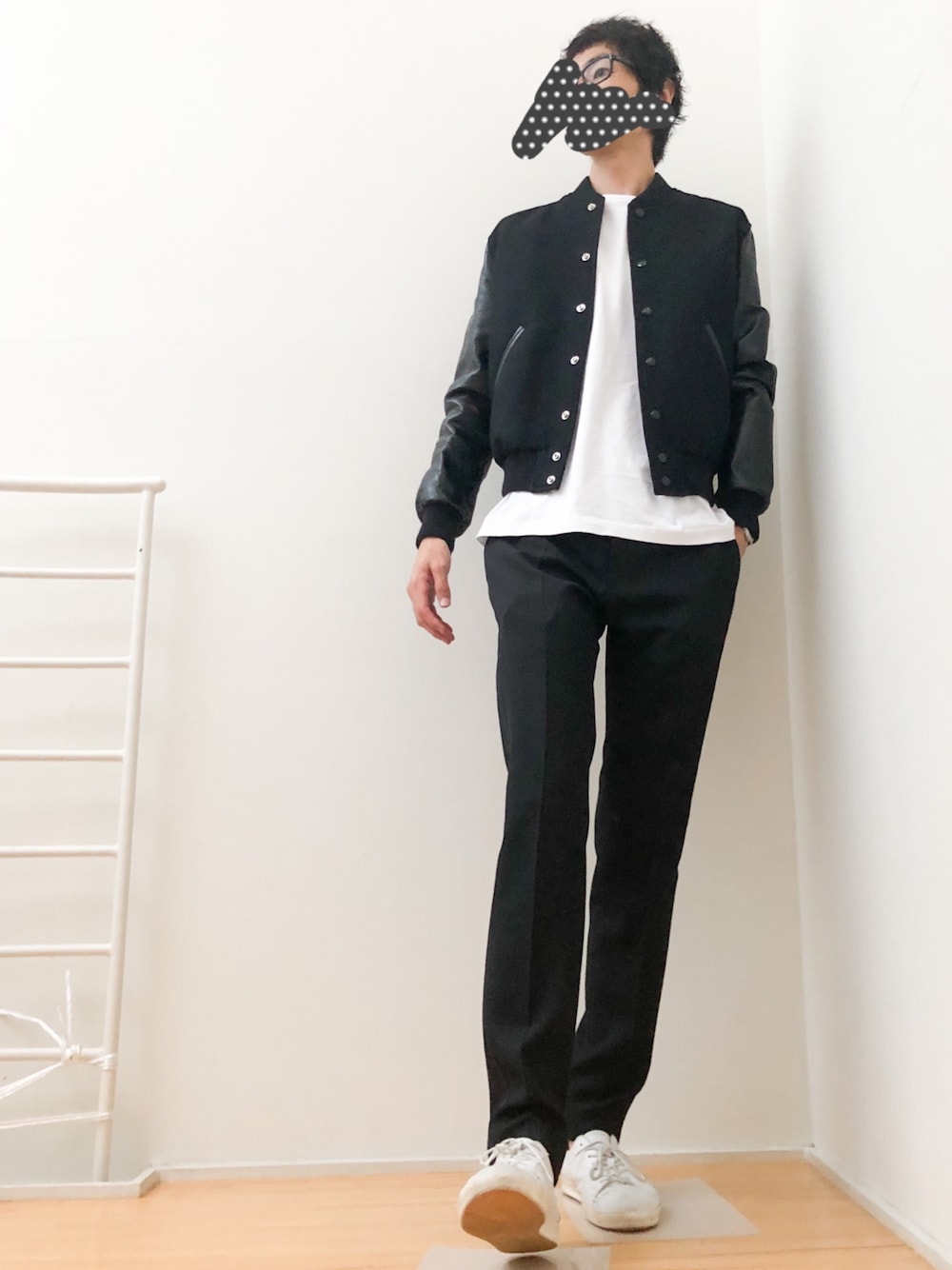 「モノトーン、秋のコーデ、あき」｜「CELINEのアイテム（スラックス、ブラック系）」を使った、ゆうさん（メンズ・183cm）の秋コーディネートの1枚目の写真