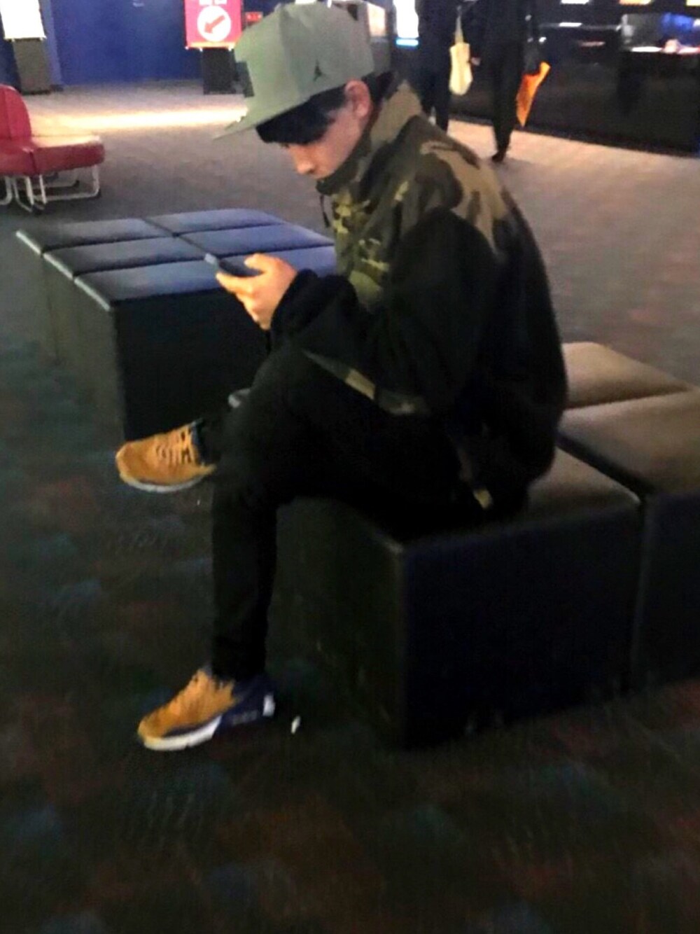 「スニーカー、NIKE、AIR JORDAN、AIRMAX90、THE NORTH FACE、ボアジャケット、迷彩、ストリート服が好き」｜「AIR JORDANのアイテム（キャップ、グリーン系）」を使った、こーへーさん（メンズ・173cm）の秋コーディネートの1枚目の写真