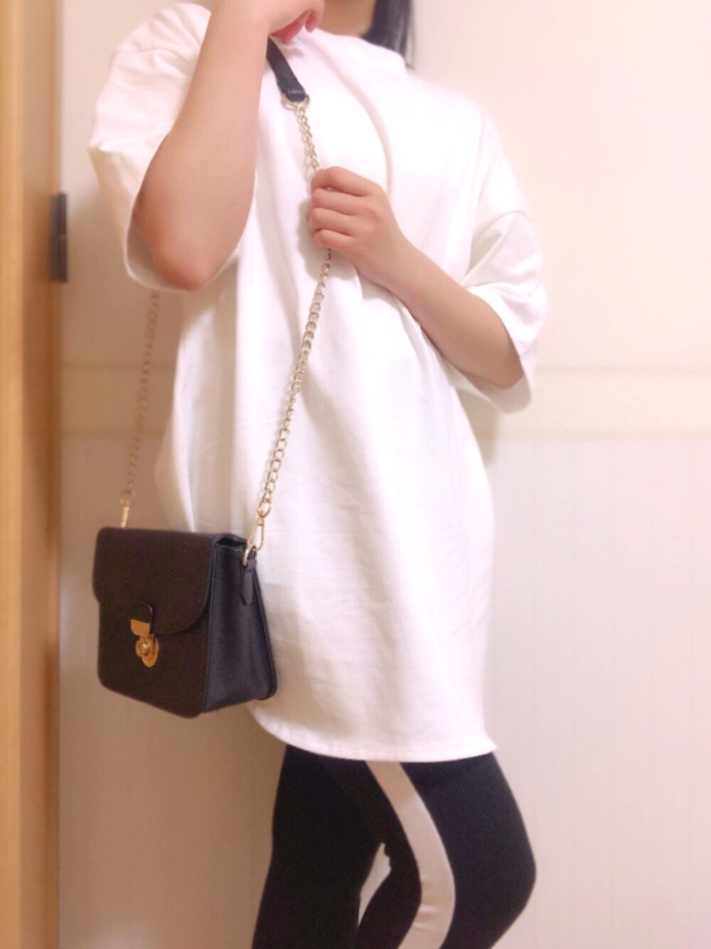 「GU」｜「GUのアイテム（トップス、ホワイト系）」を使った、Manamiさん（レディース・166cm）の春コーディネートの1枚目の写真