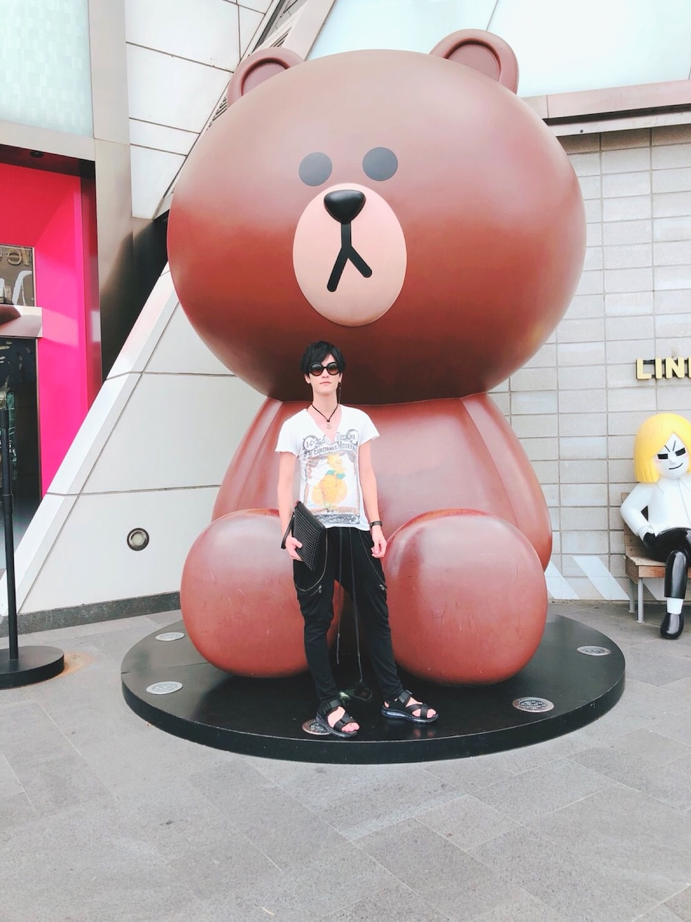 「summer、korea、ブラウン、CATORCE、HARE、サンダル、クラッチバッグ、SHARE SPIRIT、gunda、PRADA」｜「PRADAのアイテム（サングラス、ブラック系）」を使った、ゆうたそさん（メンズ・183cm）の夏コーディネートの1枚目の写真