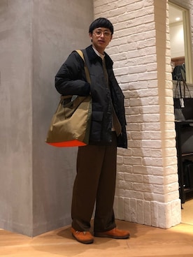 「サテンパンツ」｜「アイテム（その他アウター）」を使った、たなかさん（メンズ・172cm）の秋コーディネート