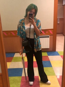 スニーカーを使った 和柄シャツ のレディース人気ファッションコーディネート Wear