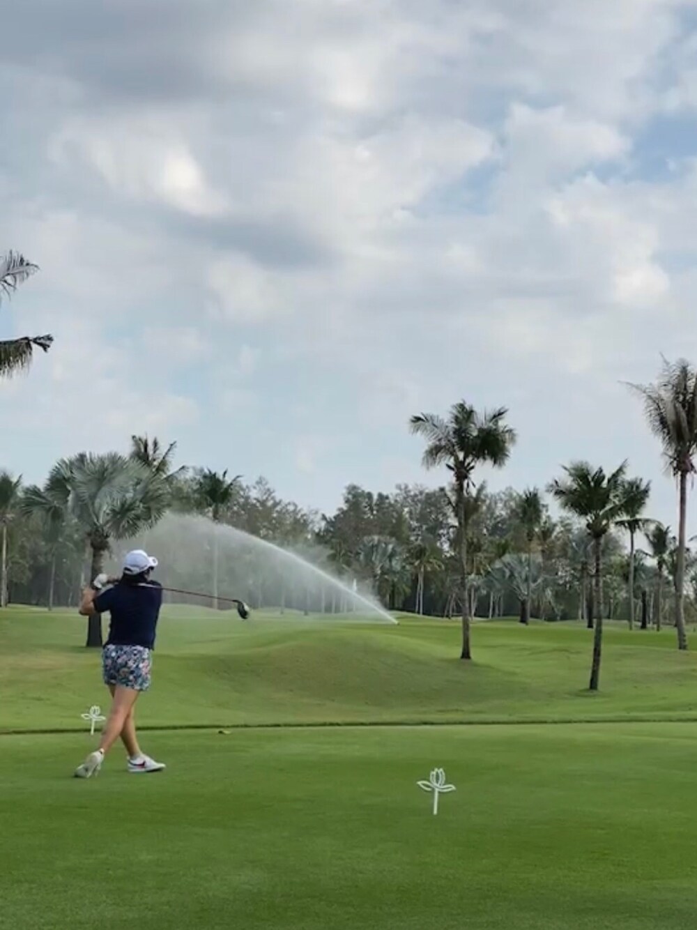 「golf ゴルフ」｜「RALPH LAURENのアイテム（ポロシャツ、ブルー系）」を使った、Megmixさん（レディース・153cm）の冬コーディネートの1枚目の写真