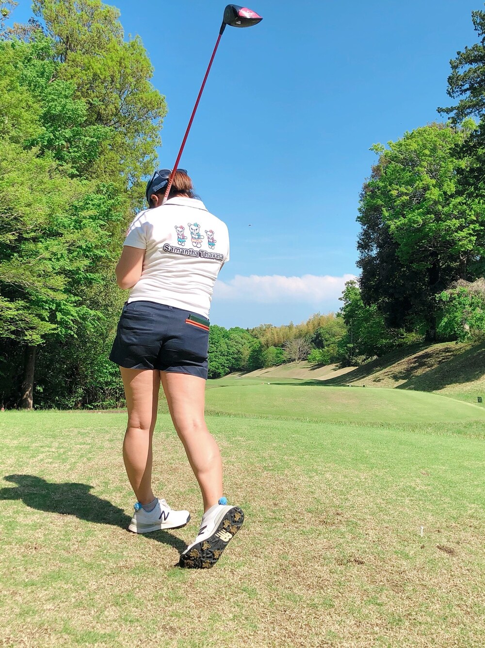 「GOLF、ゴルフ」｜「Samantha Thavasaのアイテム（ポロシャツ、ホワイト系）」を使った、Megmixさん（レディース・153cm）の冬コーディネートの1枚目の写真