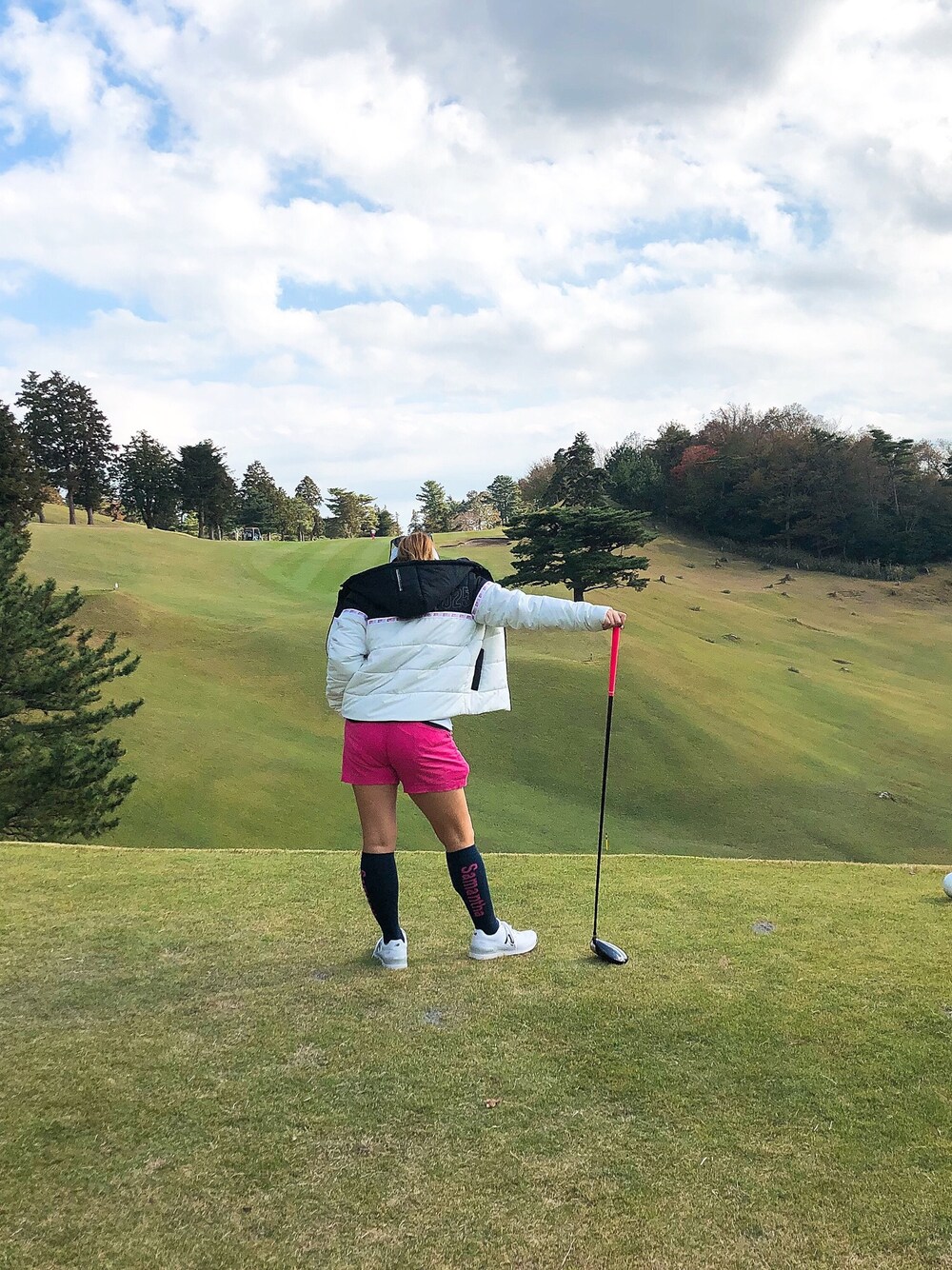 「GOLF、ゴルフ」｜「Samantha Thavasaのアイテム（ダウンジャケット/コート、ホワイト系）」を使った、Megmixさん（レディース・153cm）の冬コーディネートの1枚目の写真
