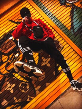 「TOMMY HILFIGER」｜「アイテム（ナイロンジャケット）」を使った、Asukaさん（メンズ・175cm）の春コーディネート
