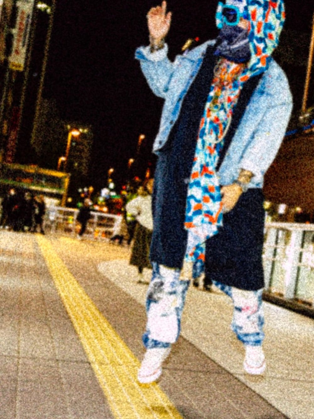 「おしゃれさんと繋がりたい、ビッグシルエット、オールブラック、古着MIX、モノトーン、ミリタリージャケット、ブーツ、モード」｜「URBAN RESEARCHのアイテム（スカート、シルバー系）」を使った、ジョブズさん（メンズ・159cm）の冬コーディネートの1枚目の写真