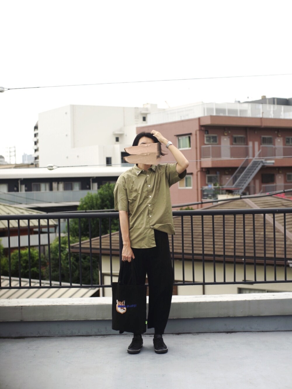 「シンプルコーデ、雨の日コーデ、トートバッグ、MAISON KITSUNE、ADER error、MR.GENTLEMAN、大学院生、いいね、save、フォローお願いします🤑、相互フォロー、暑い」｜「MR.GENTLEMANのアイテム（シャツ/ブラウス、ベージュ系）」を使った、〆さん（メンズ・184cm）の夏コーディネートの1枚目の写真